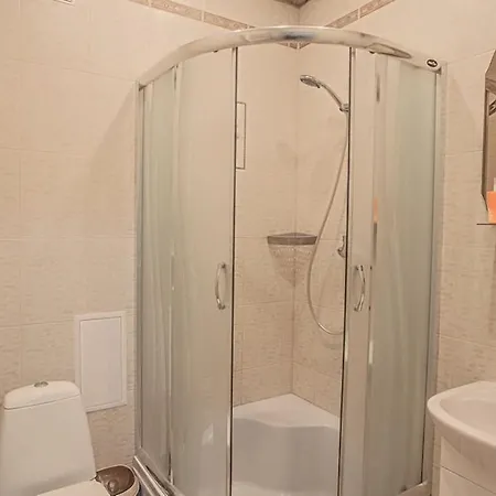 Cozy With Parking! 리비프